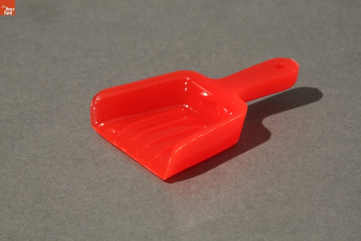 Dollhouse Dustpan, 1946-1960
