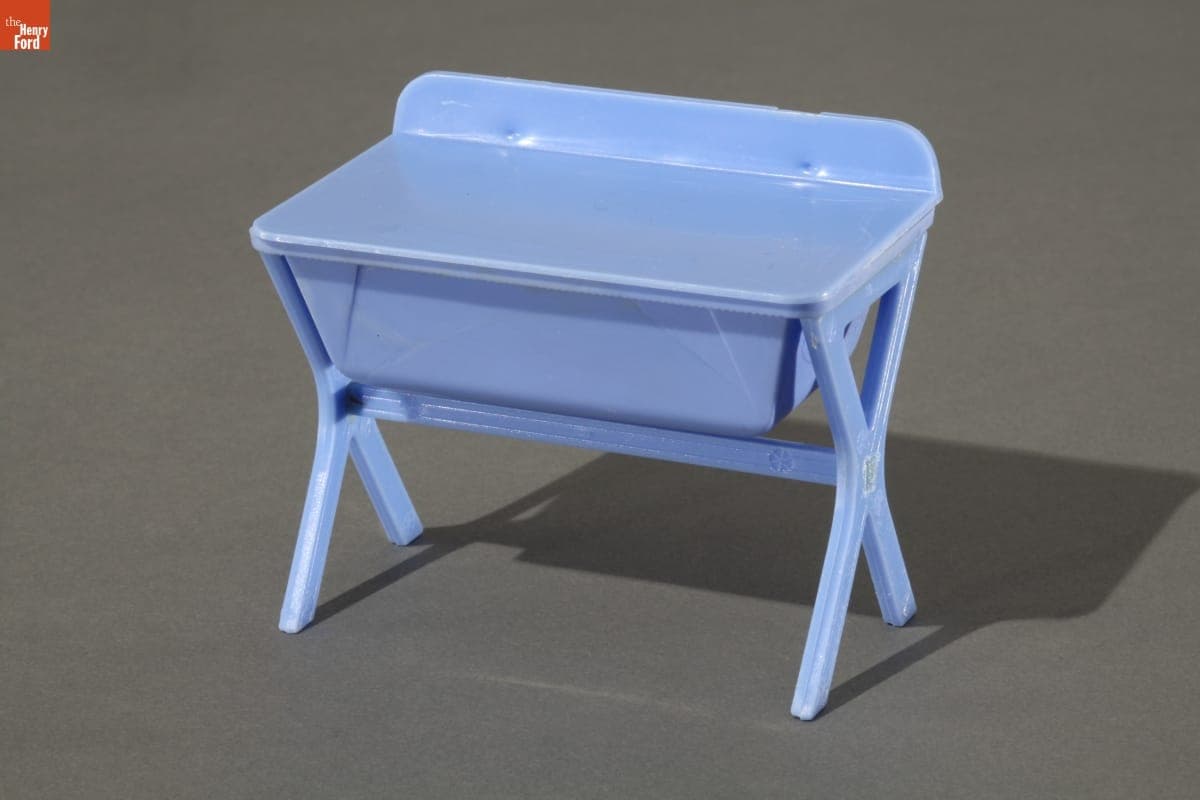 Dollhouse Bathinette, 1946-1960