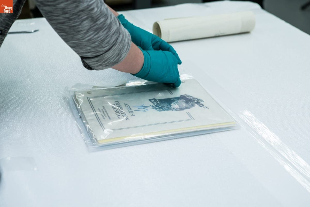 Unloading and Unpacking of Apple 1 Computer, November 2014 - Image 54