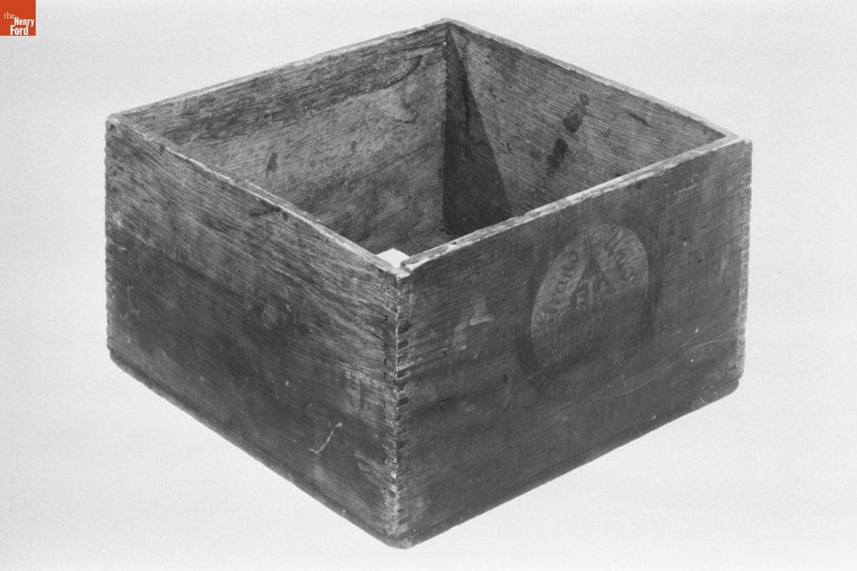 Shipping Box for Ground Nutmegs, 1880-1920