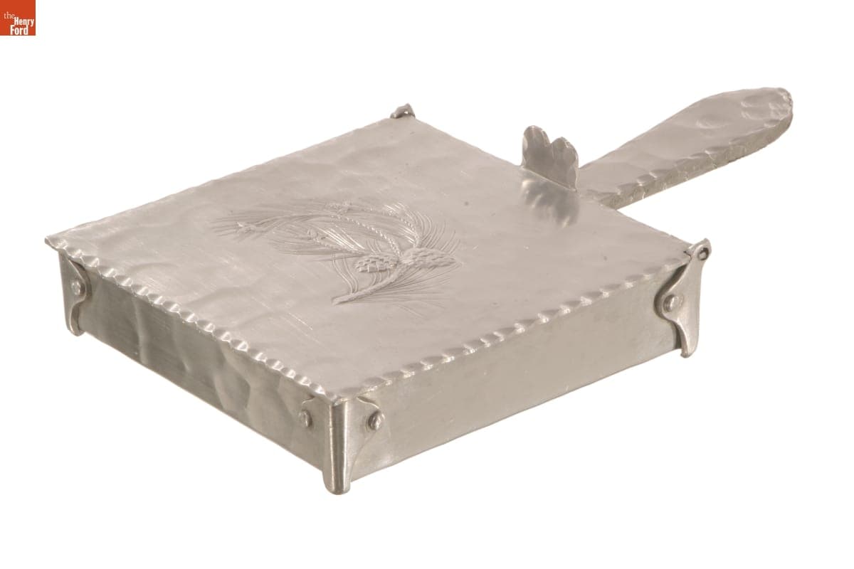 Everlast "Forged Pine" Silent Butler, 1937-1950