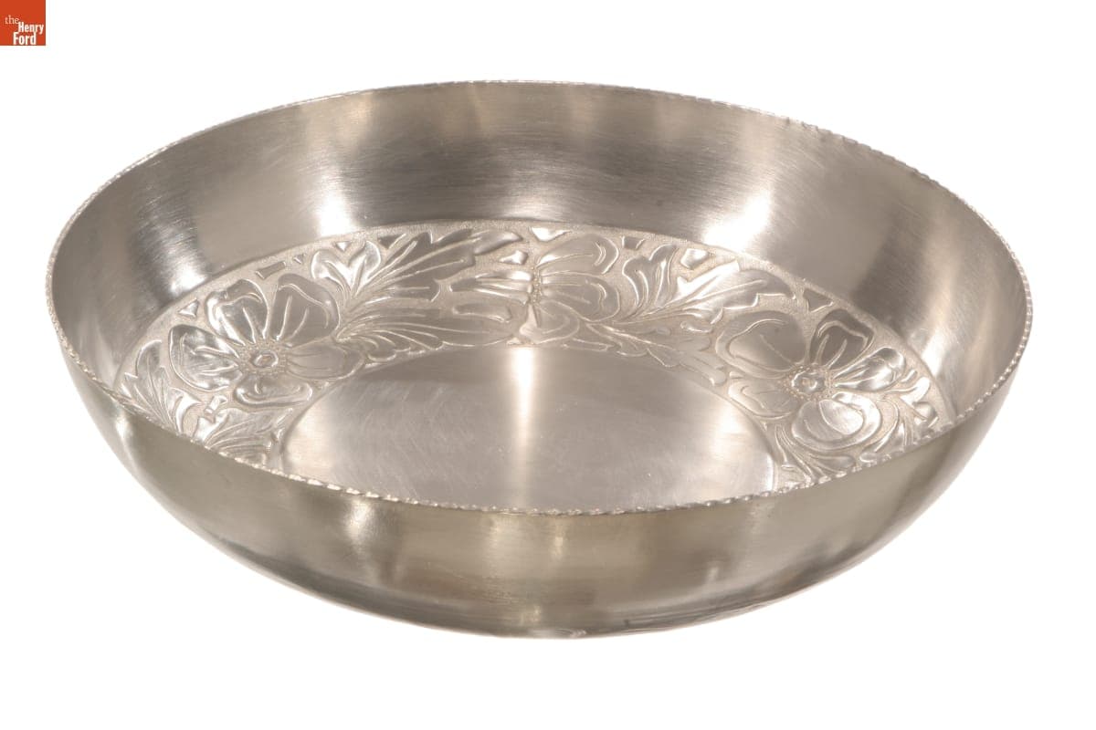 Everlast "Intaglio Daisy" Salad Bowl, 1947-1950