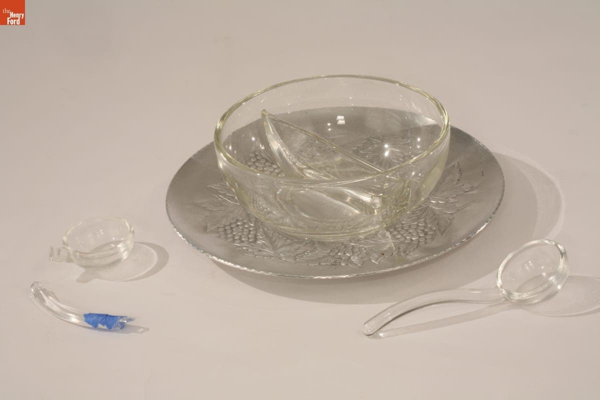 Everlast "Forged Grape" Mayonnaise Dish, 1947-1960