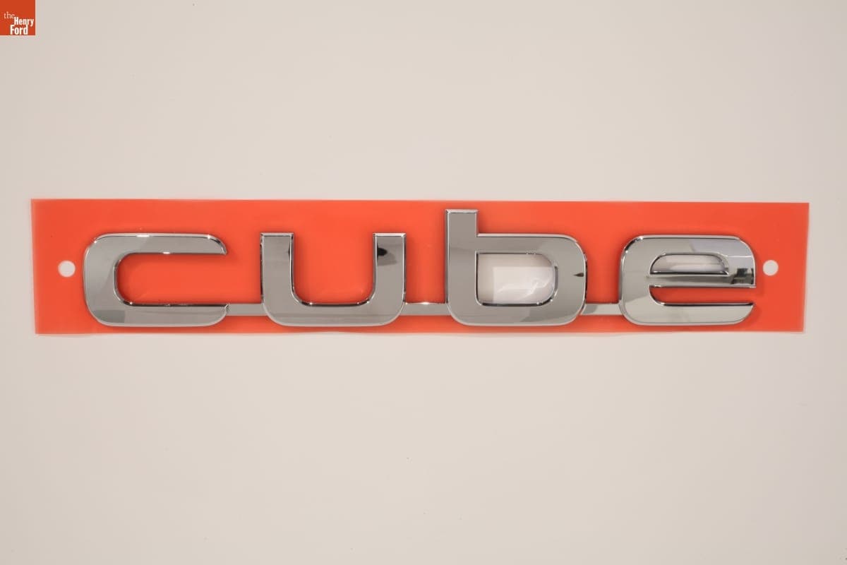 Nissan Cube Emblem, 2011