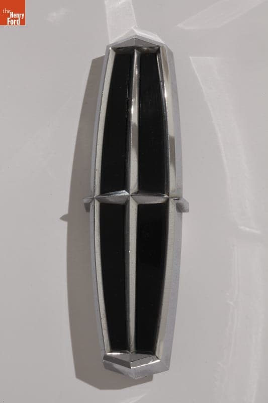 Lincoln Town Car Emblem, 1991