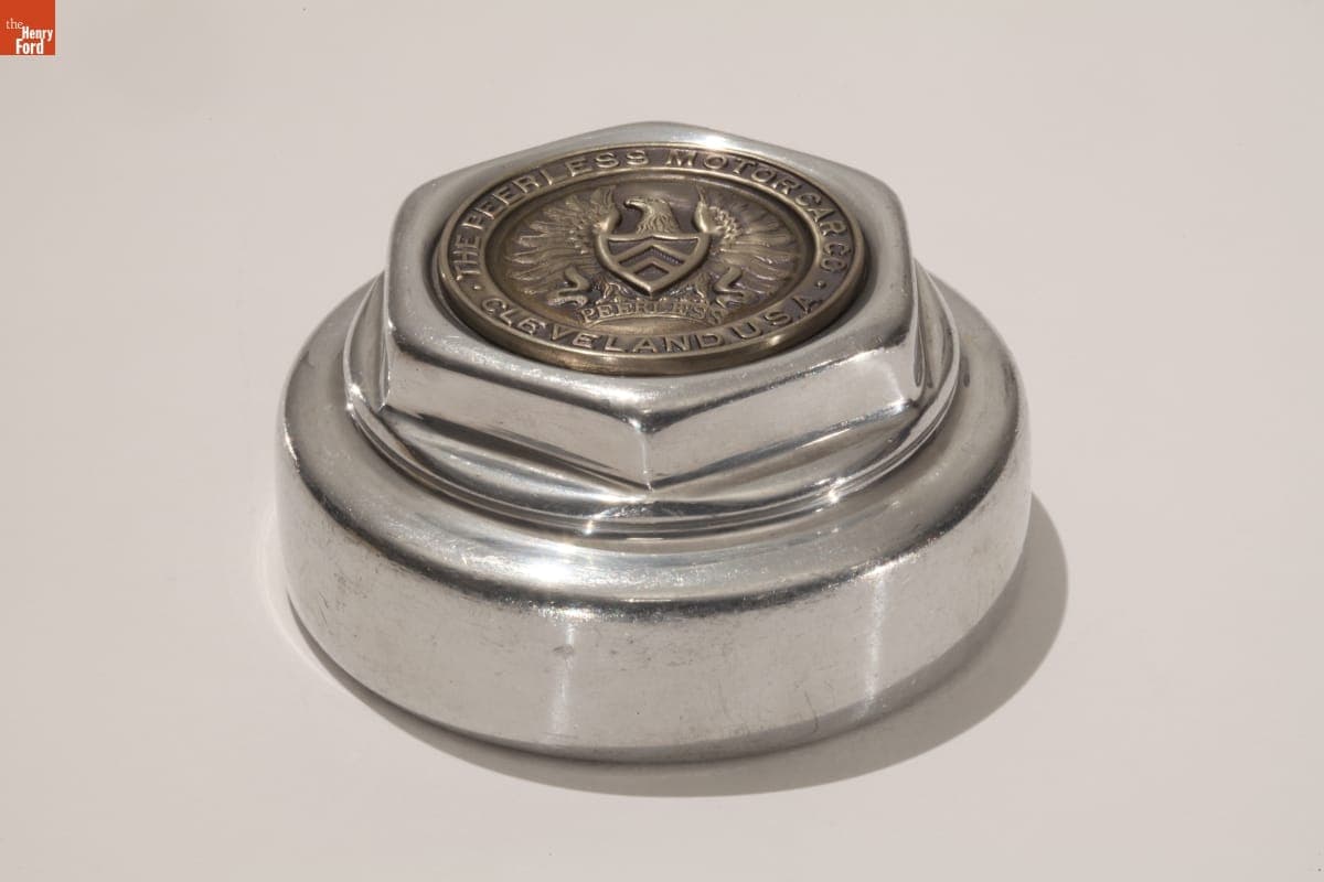 Peerless Hubcap, 1925