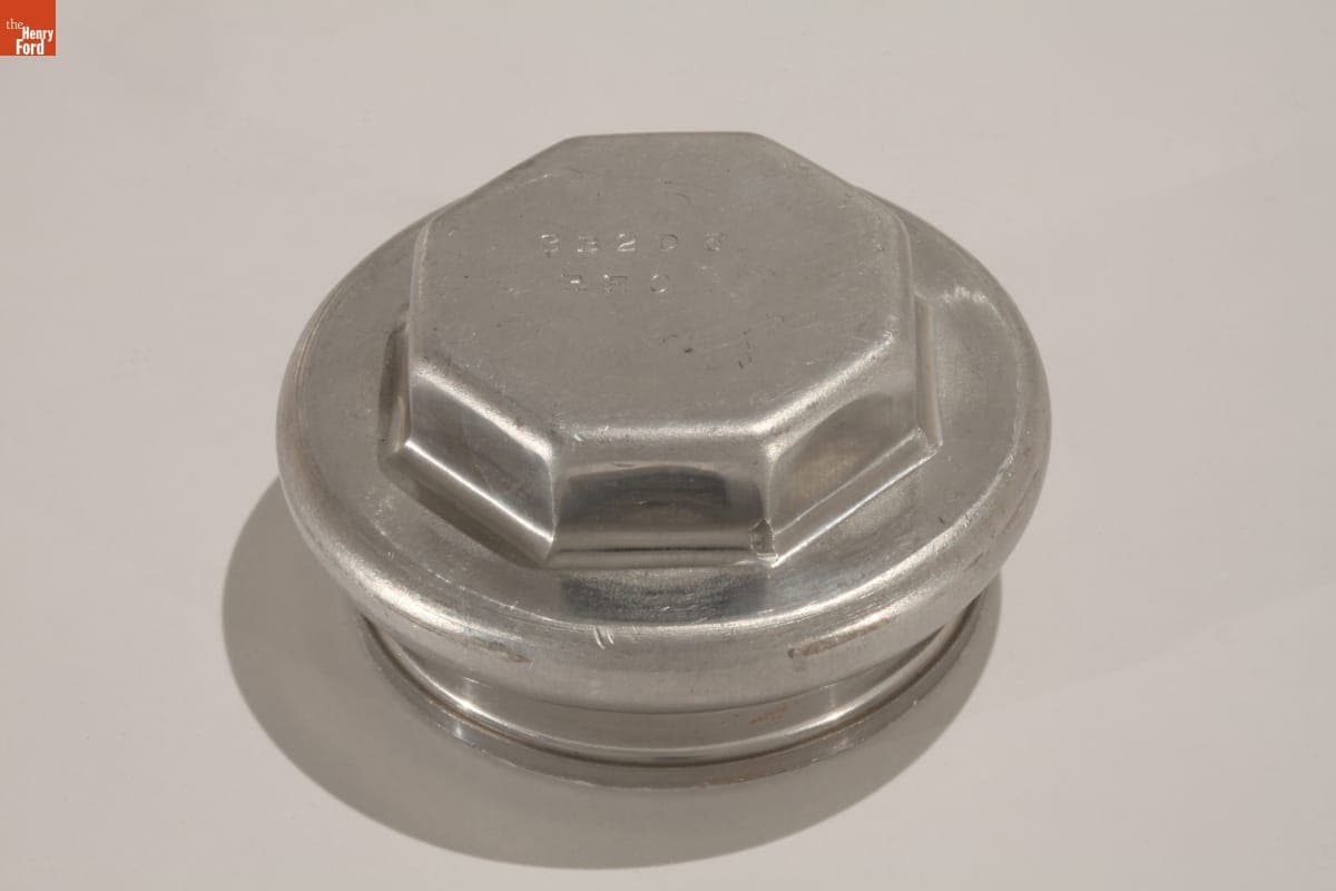 REO Hubcap, 1920-1930