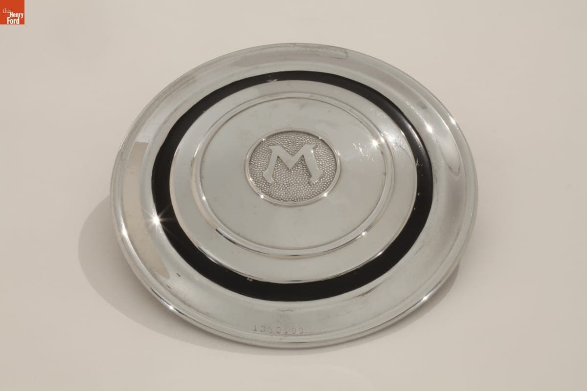 Marquette Hubcap, 1929-1930