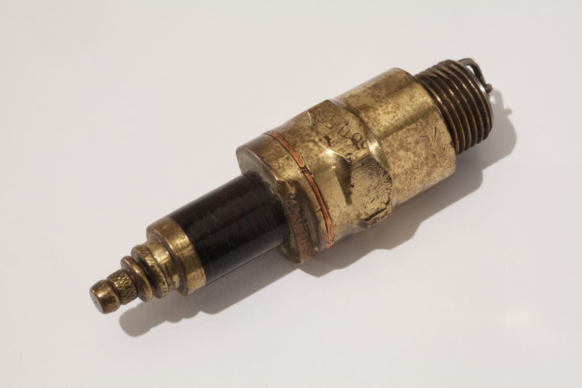 Sootless Spark Plug, 1905-1910