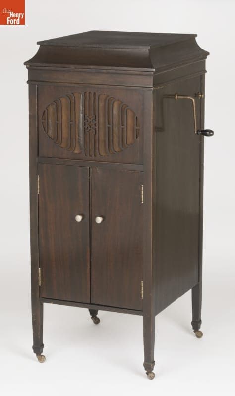 Brunswick Phonograph, Model 110M, 1920-1930