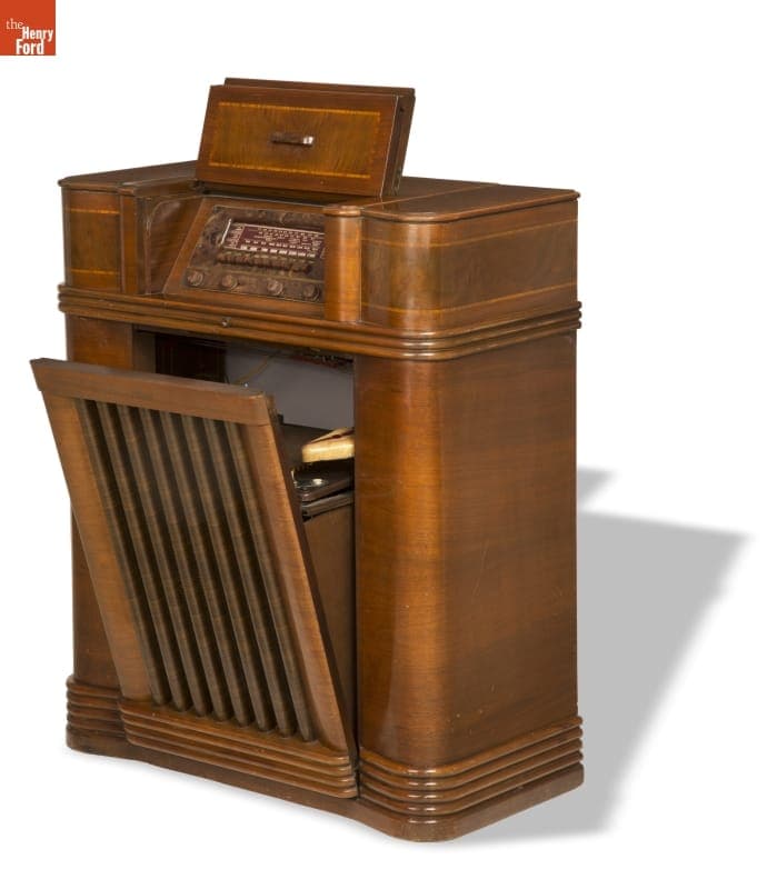 Philco Radio-Phonograph, Model 42-1012, 1942