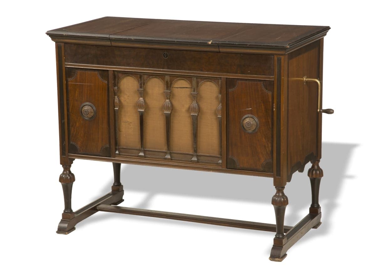 Brunswick Console Phonograph, 1920-1930