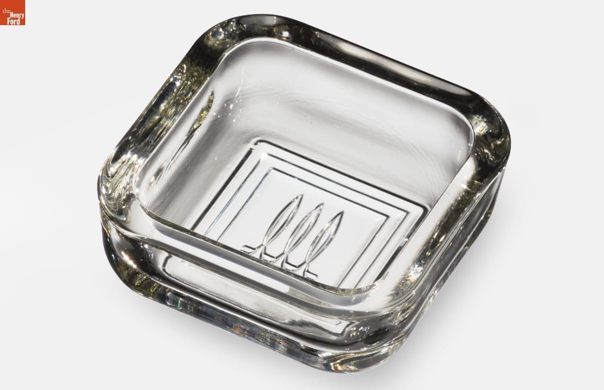 Dish, 1940-1960