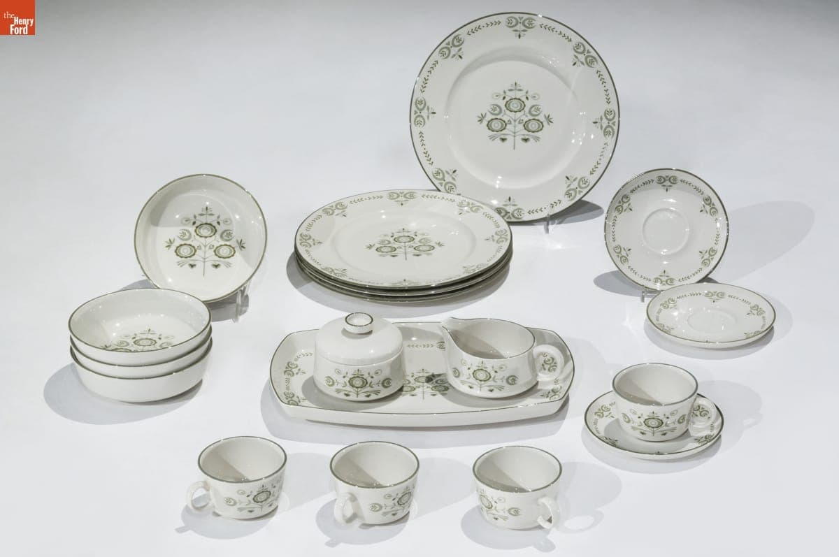 Franciscan China Dinnerware Service for Four, "Heritage" Pattern, 1960-1969
