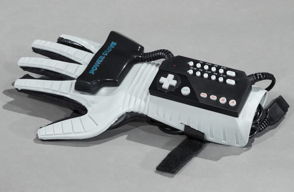 Nintendo Power Glove, 1989