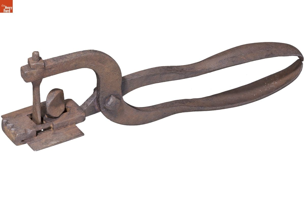 Buttonhole Punch