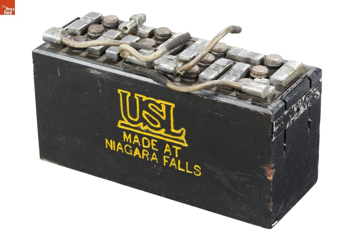 USL Battery Corp. Type EL-1207 Storage Battery