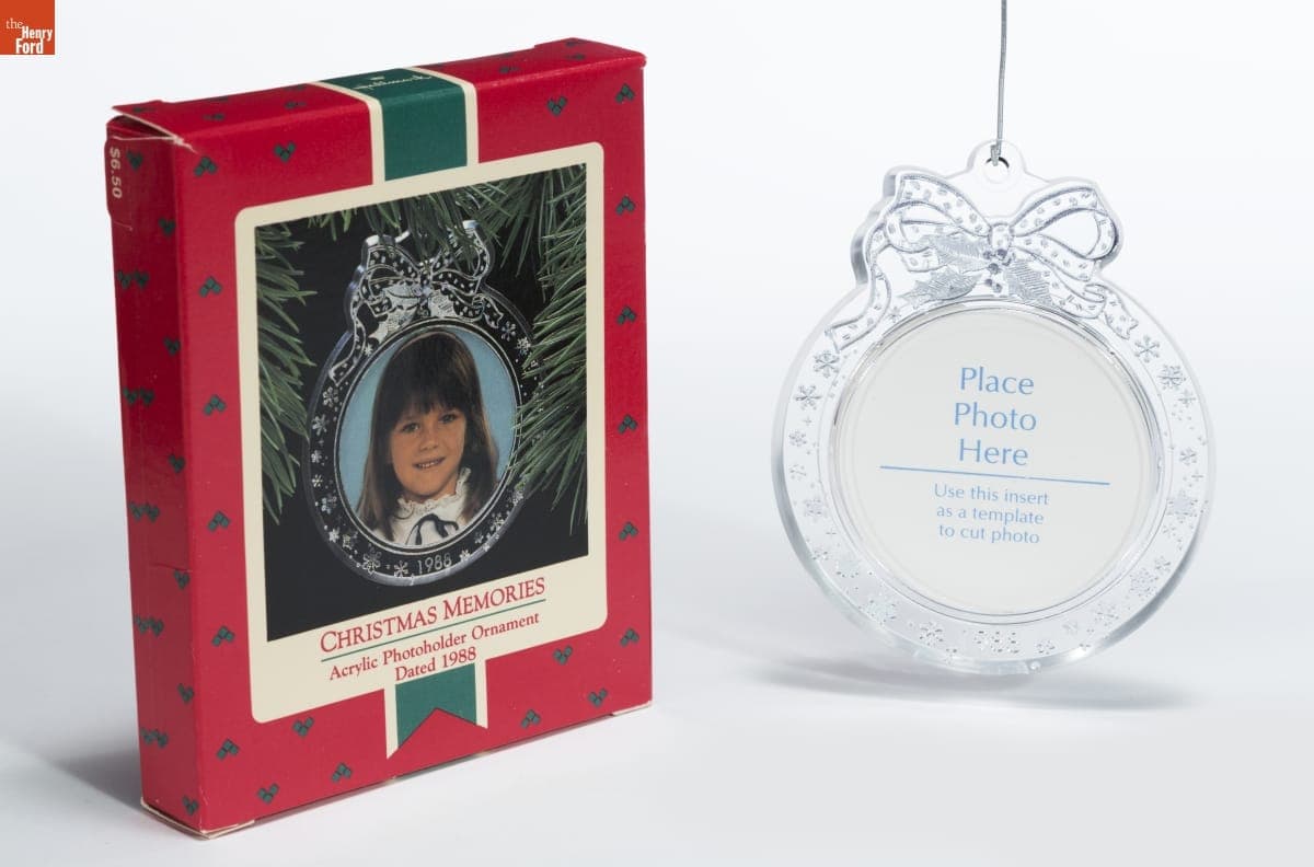 Hallmark "Christmas Memories" Photoholder Christmas Ornament, 1988