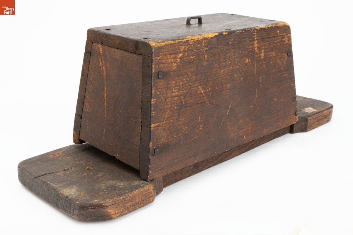 Hackle with Lid, circa 1800