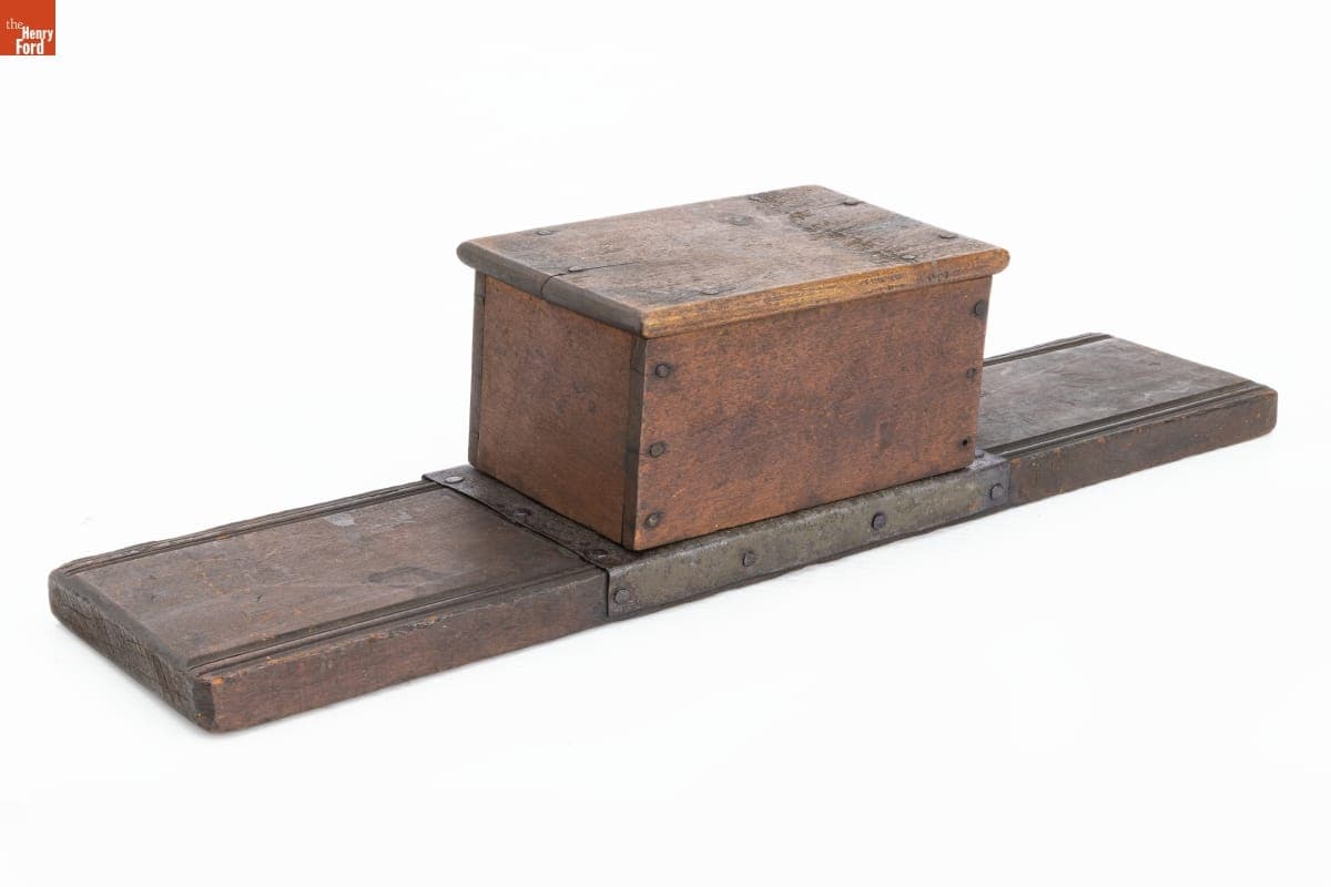 Hackle with Lid, circa 1800