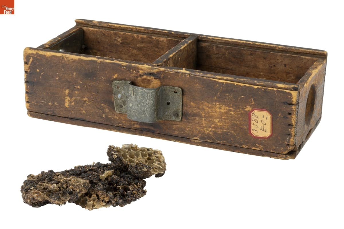 Bee Box with Honeycomb