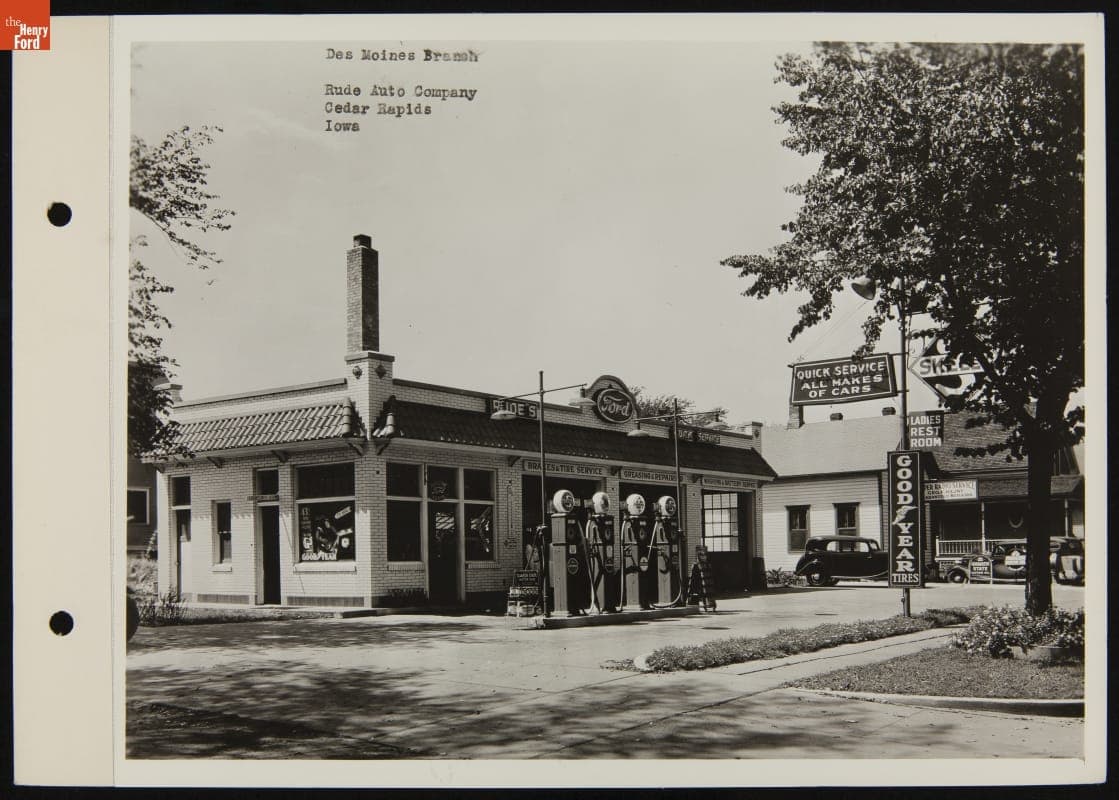 Super Service Station, Des Moines Branch of the Rude Auto Company, Cedar Rapids, Iowa, August 1934