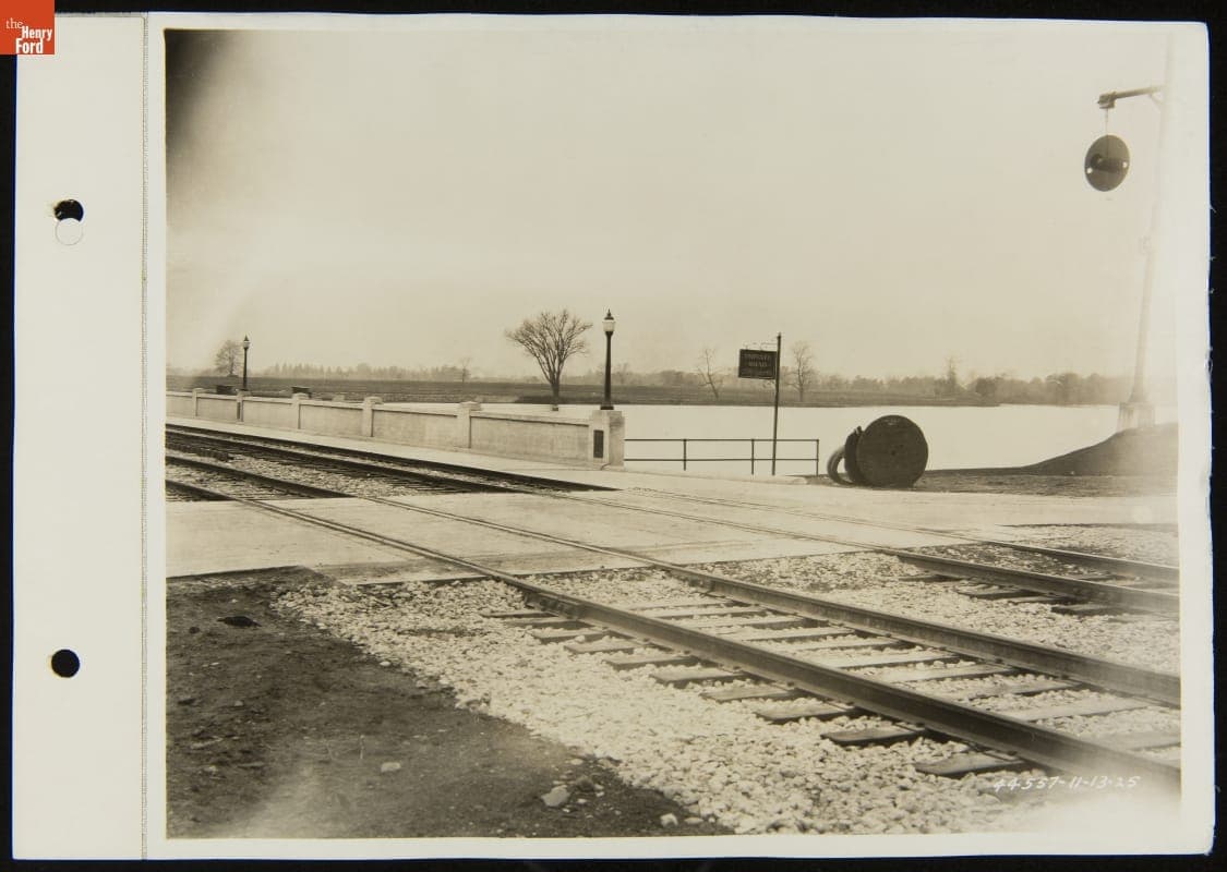 Railroad Crossing, Detroit, Toledo & Ironton Railroad, November 1925