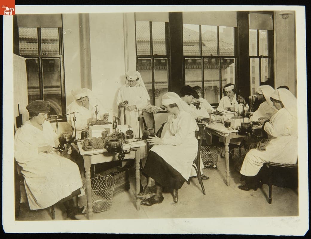 World War I Press Photo of Red Cross Volunteers Machine Knitting, December 24, 1917