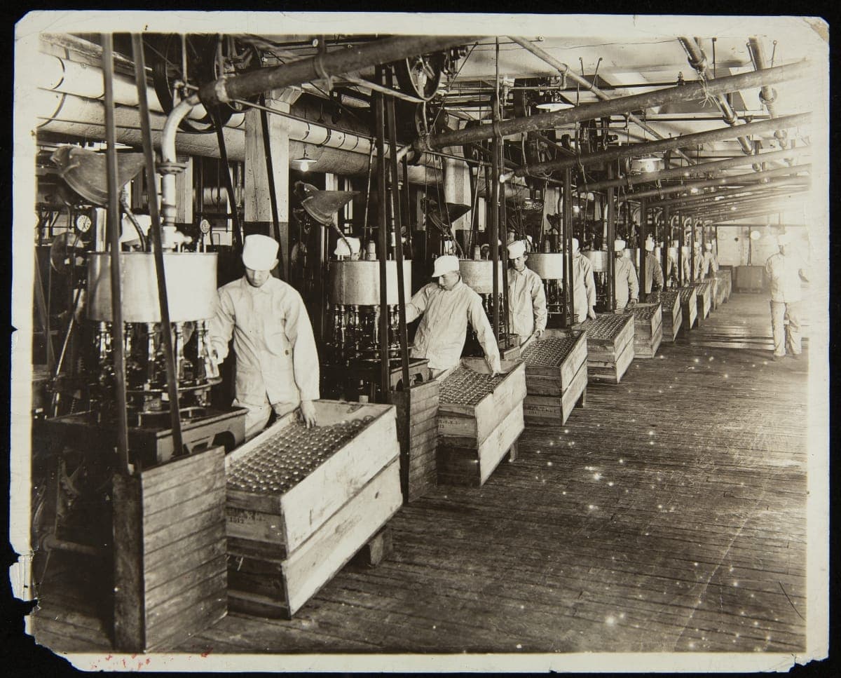 Employees Loading Glass Jars into Crates, H. J. Heinz Company, Pittsburgh, Pennsylvania, circa 1920