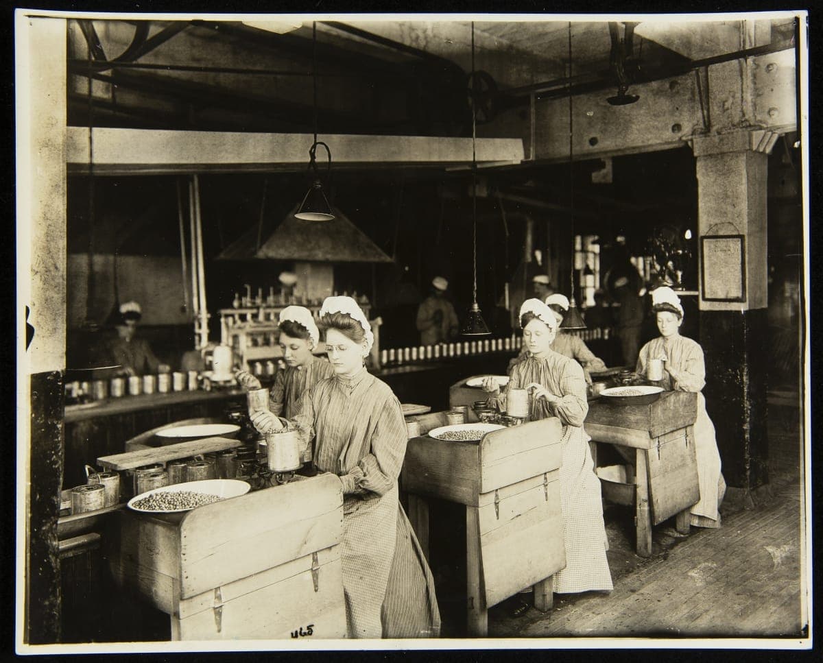 Employees Weighing Cans of Beans, H. J. Heinz Company Main Plant, Pittsburgh, Pennsylvania, circa 1920