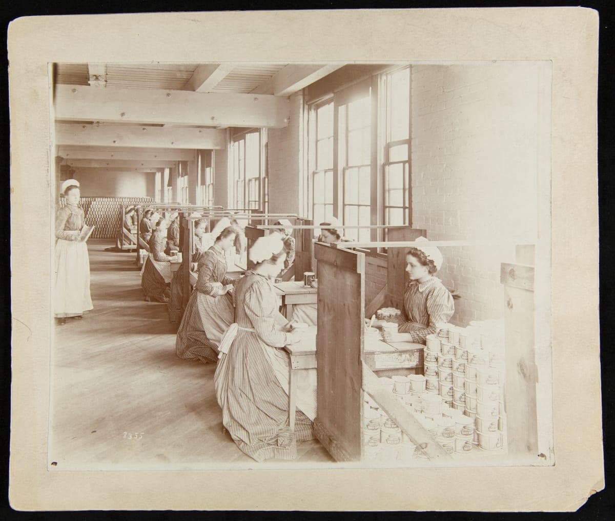 Employees Wrapping Cans of Baked Beans, H. J. Heinz Company Main Plant, Pittsburgh, Pennsylvania, circa 1905