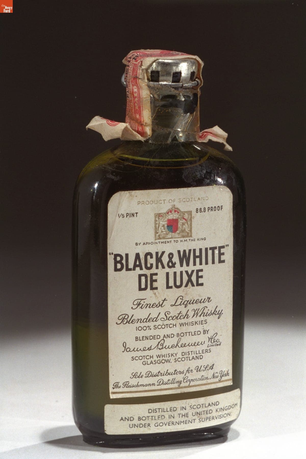 Bottle of Bootleg "Black & White De Luxe" Blended Scotch Whiskey, 1915-1920