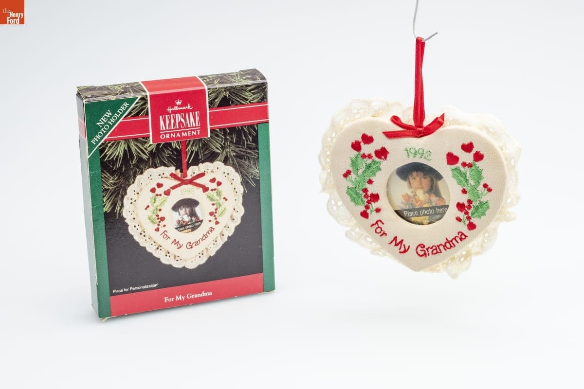 Hallmark "For My Grandma Photo Holder" Christmas Ornament, 1992