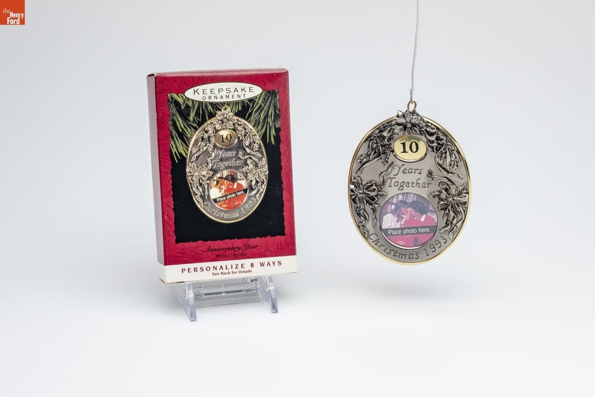 Hallmark "Anniversary Year Photo Holder" Christmas Ornament, 1993