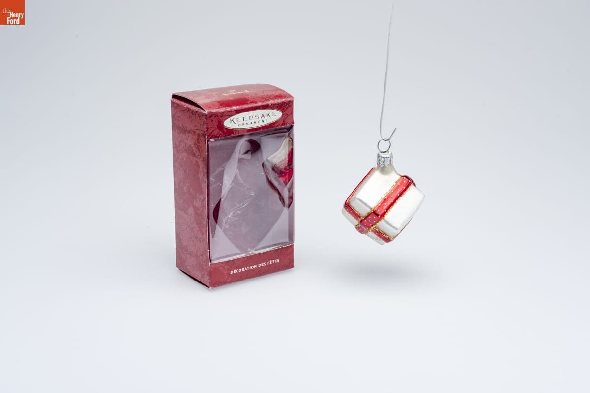 Hallmark "Li'l Gift-Red Bow" Christmas Ornament, 2000