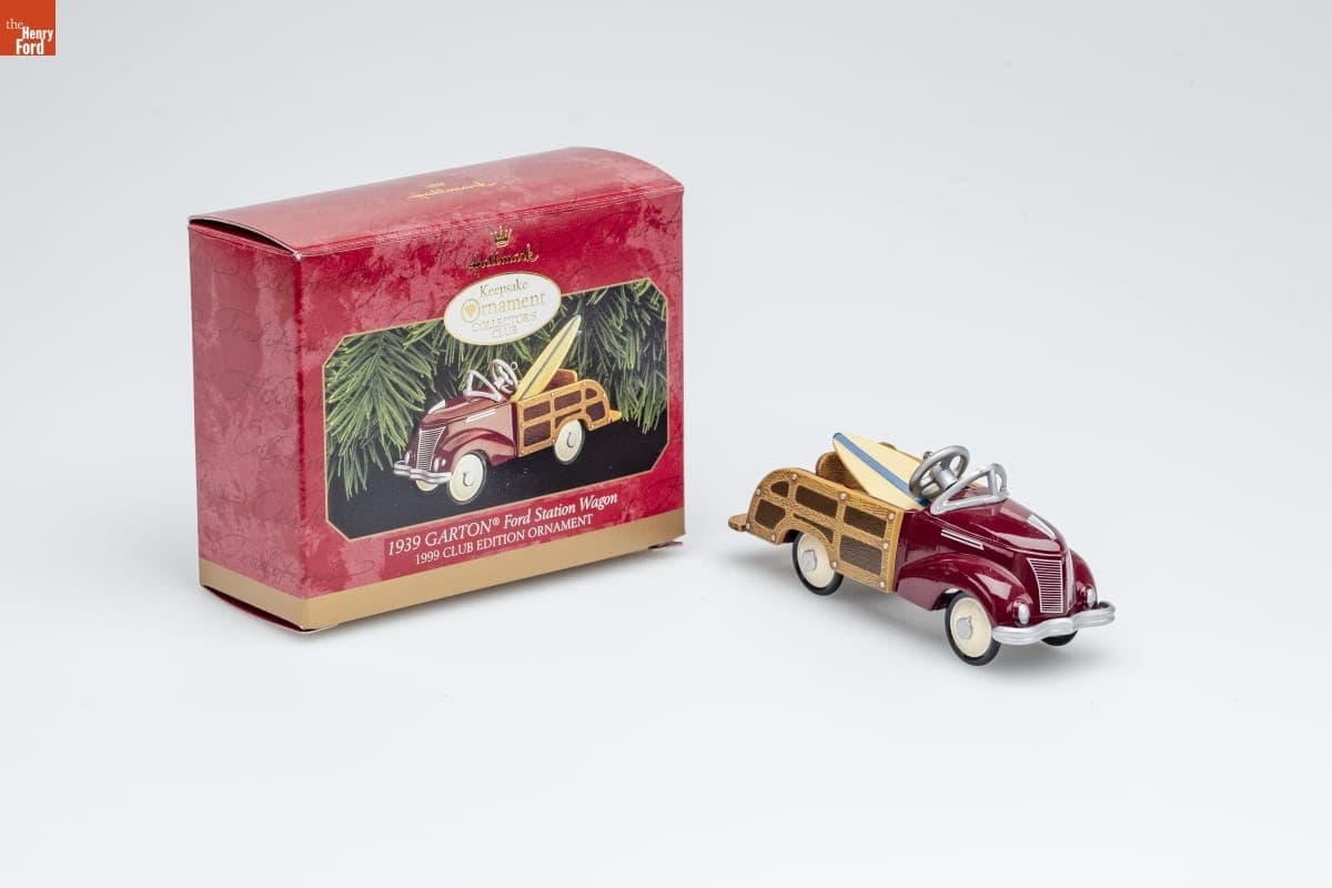 Hallmark "1939 Garton Ford Station Wagon" Collector's Club Christmas Ornament, 1999
