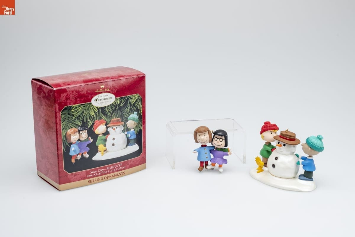 Hallmark "PEANUTS: Snow Day" Collector's Club Christmas Ornament, 1999
