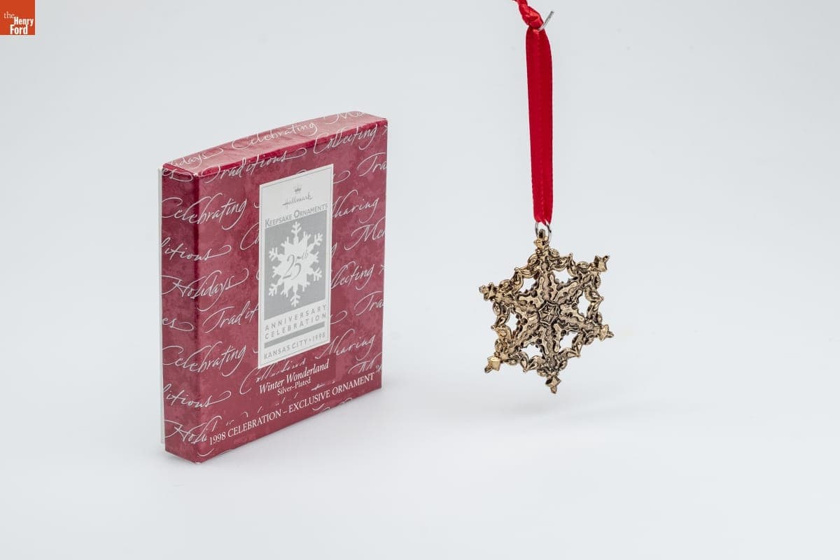 Hallmark "25th Anniversary Celebration: Winter Wonderland" Collector's Club Christmas Ornament, 1998