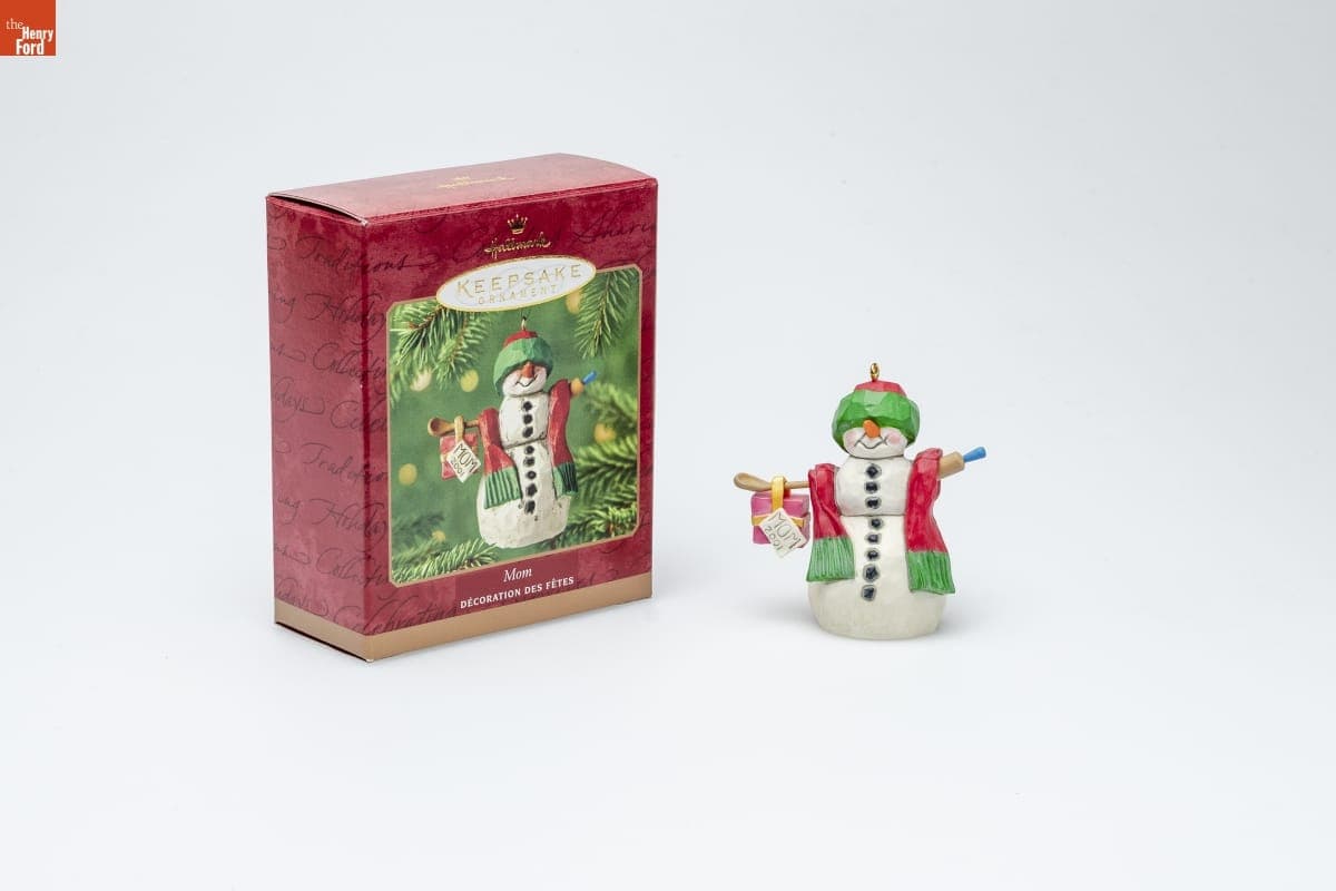 Hallmark "Mom" Christmas Ornament, 2001