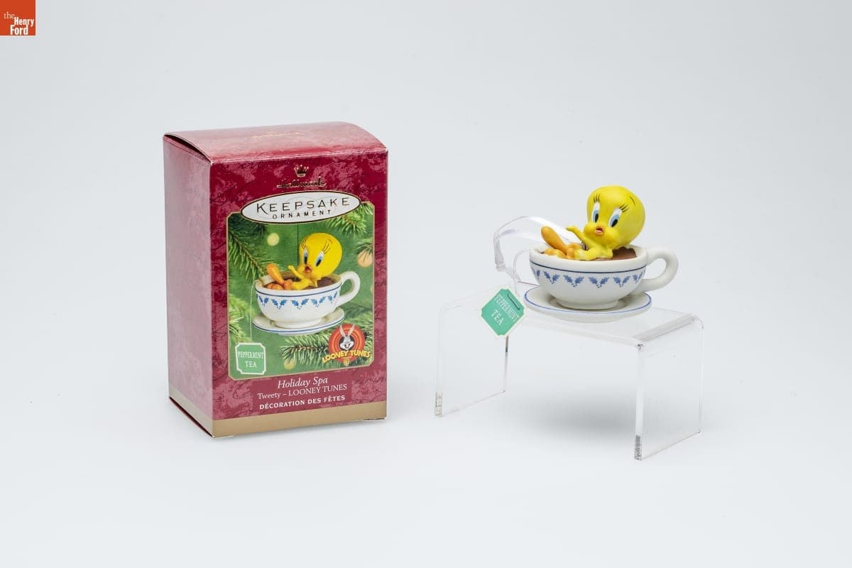 Hallmark "LOONEY TUNES Tweety: Holiday Spa" Christmas Ornament, 2001