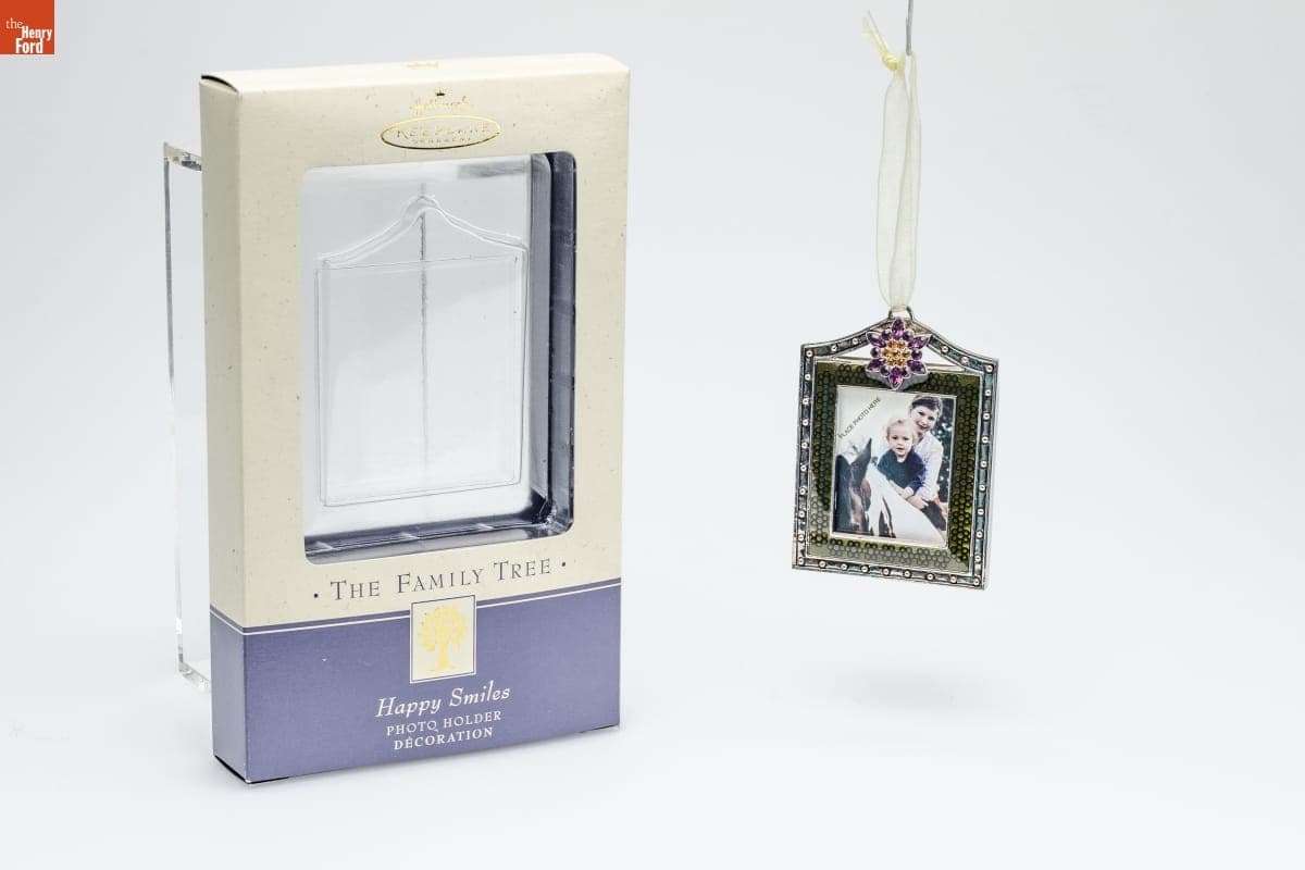 Hallmark "The Family Tree: Happy Smiles Photo Holder" Christmas Ornament, 2004