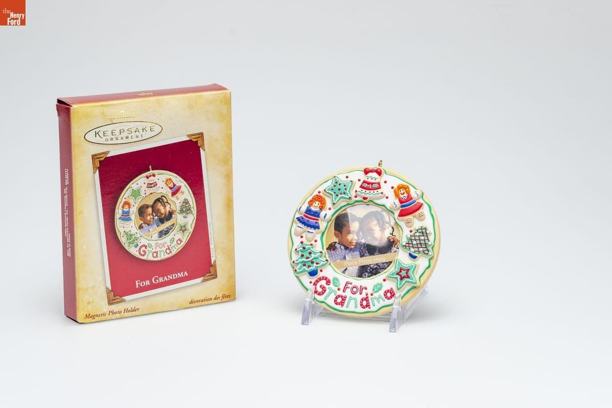 Hallmark "For Grandma Photo Holder" Christmas Ornament, 2004