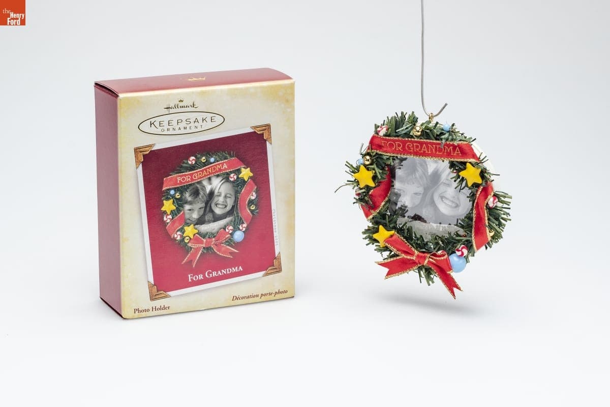 Hallmark "For Grandma Photo Holder" Christmas Ornament, 2005