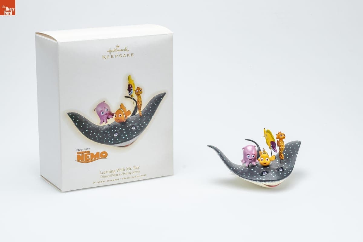 Hallmark "Disney/Pixar's Finding Nemo: Learning with Mr. Ray" Christmas Ornament, 2009