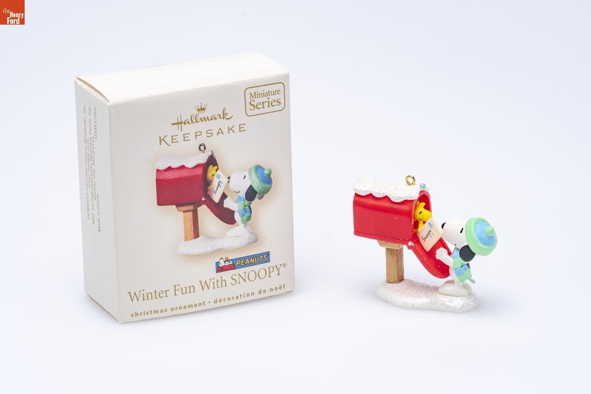 Hallmark "Winter Fun With SNOOPY Series" Miniature Christmas Ornament, 2007