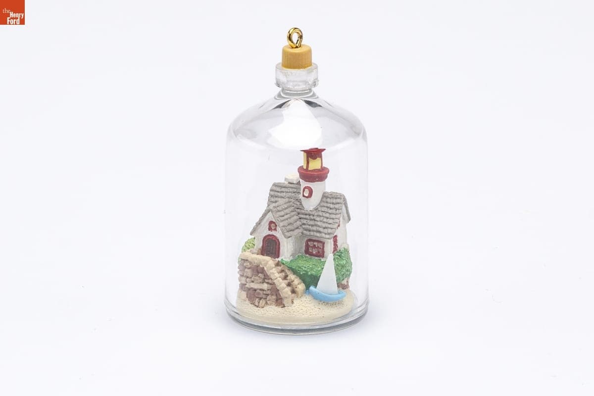 Hallmark "Seaside Scenes Series" Miniature Christmas Ornament, 2000