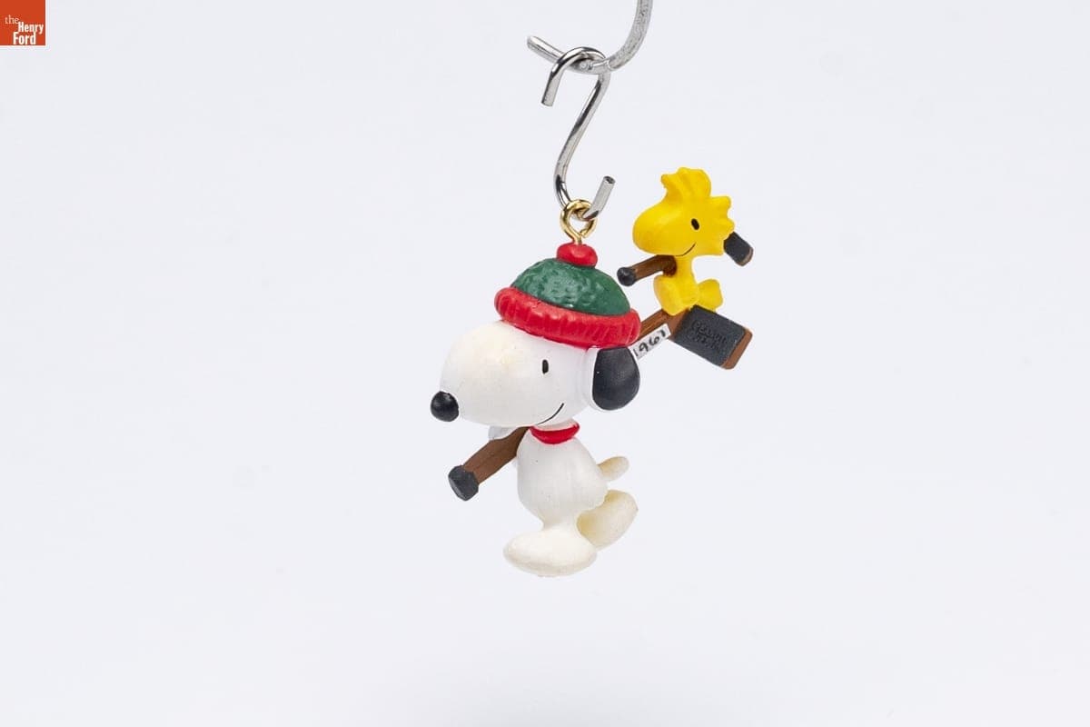 Hallmark "Winter Fun With SNOOPY Series" Miniature Christmas Ornament, 2000