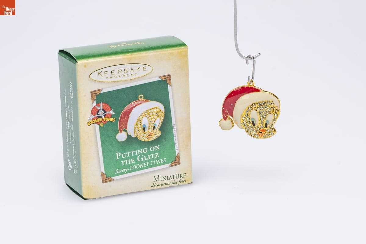 Hallmark "LOONEY TUNES Tweety: Putting on the Glitz" Miniature Christmas Ornament, 2004