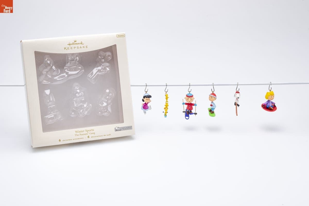 Hallmark "The Peanuts Gang: Winter Sports" Miniature Christmas Ornaments, 2007