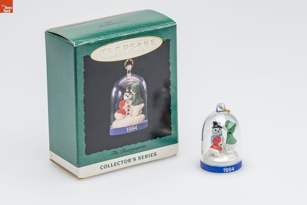 Hallmark "The Bearymores Series" Miniature Christmas Ornament, 1994